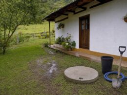 Cada cuánto hay que vaciar una fosa séptica y señales claras de que está saturada