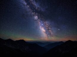 Por qué el cielo nocturno no es completamente oscuro: la paradoja que revela cómo es el universo