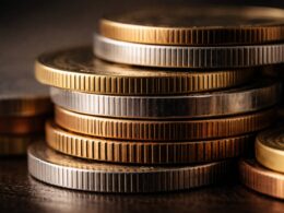 ¿Por qué las monedas tienen borde estriado? Origen, utilidad y curiosidades